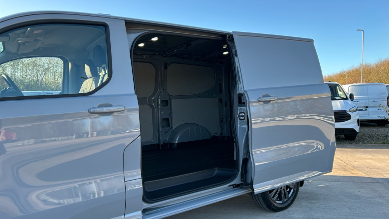 Ford Transit Custom E-320 L1 Rwd 100kW 65kWh H1 Van Limited Auto